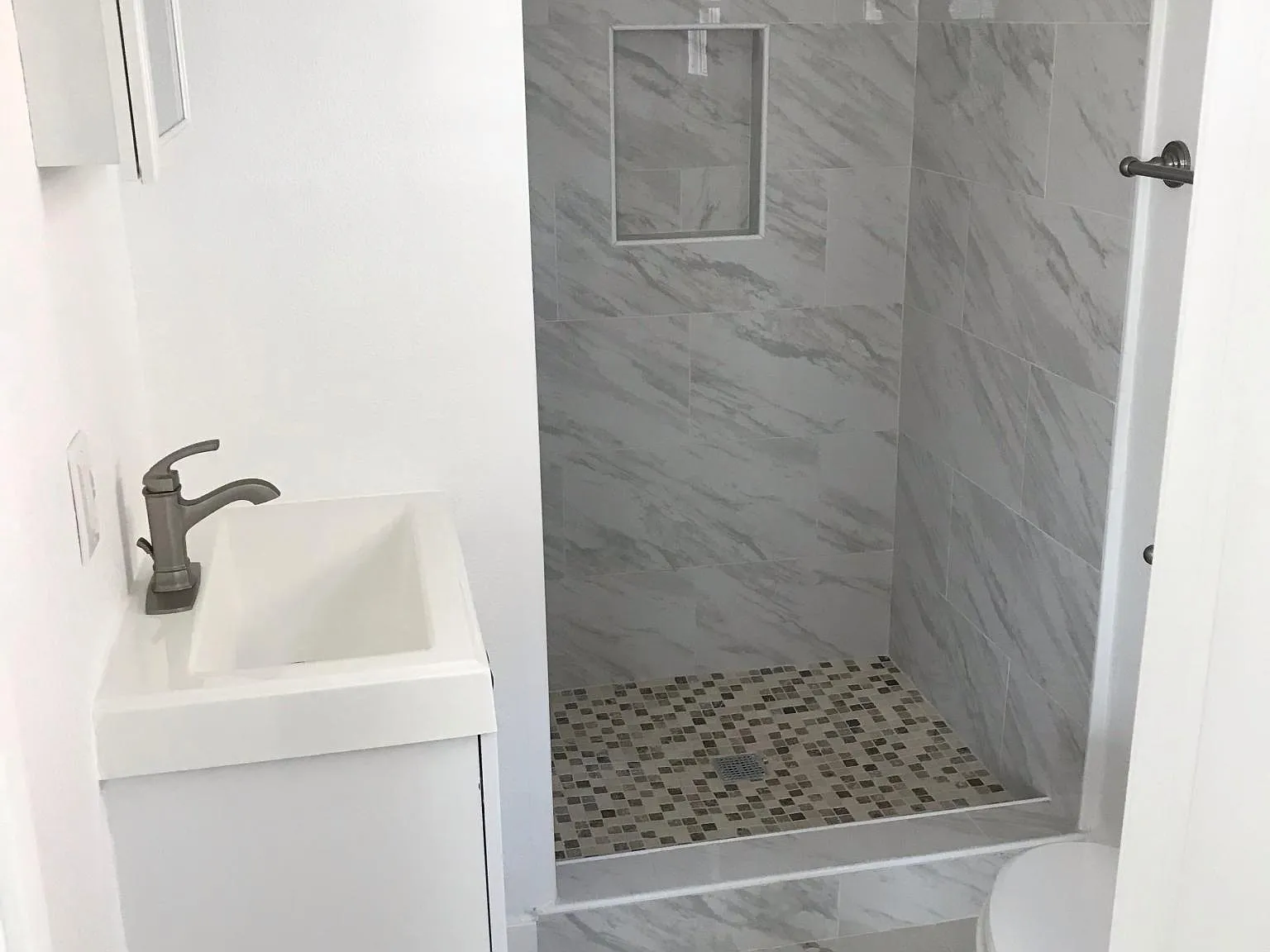730 N Saint Andrews Pl — Photo 4