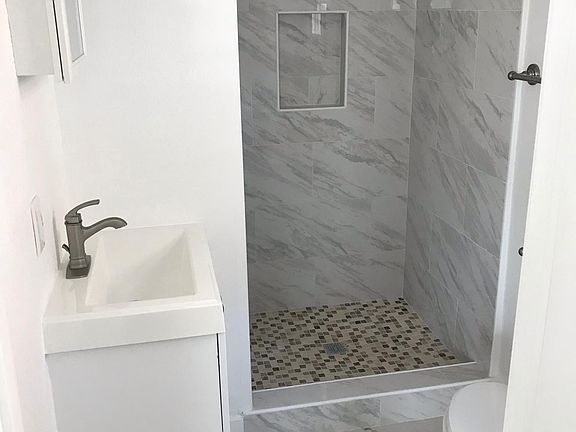 4th image of 730 N Saint Andrews Pl