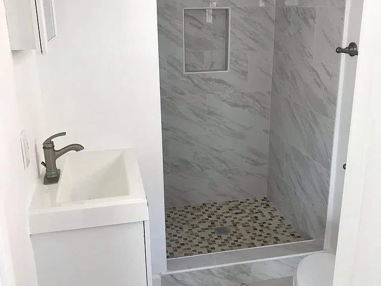 730 N Saint Andrews Pl — Photo 4