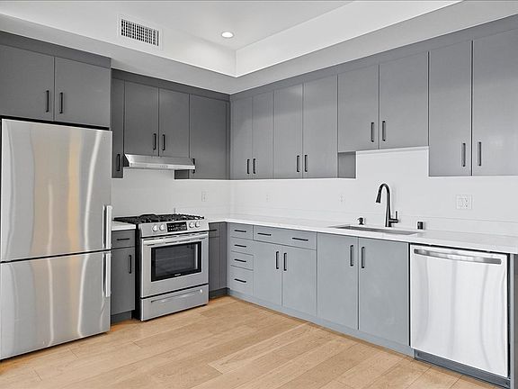 3rd image of 3400 W Sunset Blvd #202