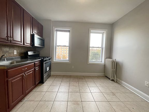 2nd image of 1062 W Side Ave #46E
