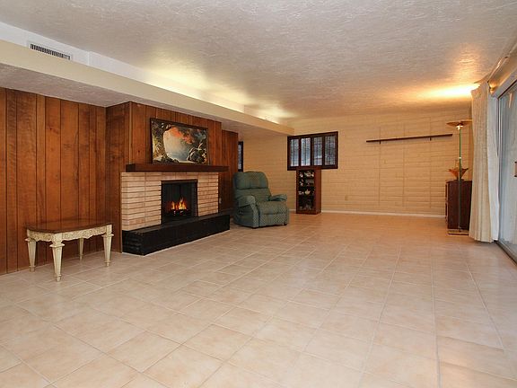 2nd image of 2024 W Calle Del Reposo