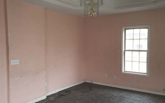 3rd image of 1021 Custer Ave