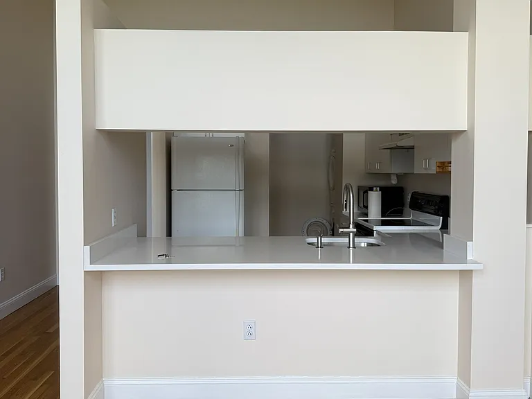 240 Heath St #302-1 — Photo 4