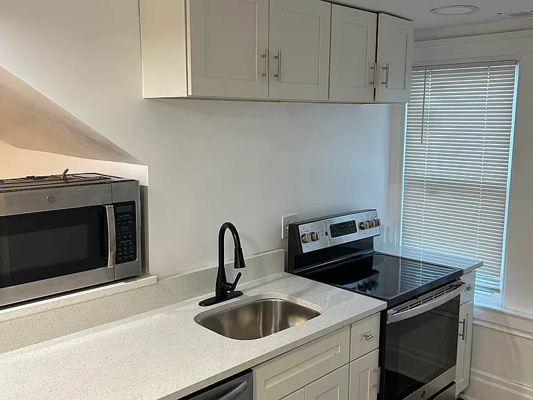 138 Highland Ave #4 — Photo 4