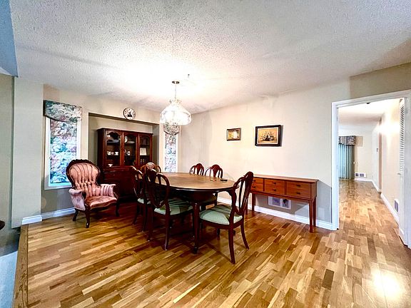 3rd image of 1909 Southmere Cres E