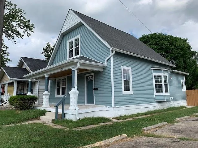 2169 Singleton St photo 1