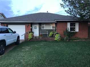 623 S 19th St, Clinton, OK 73601