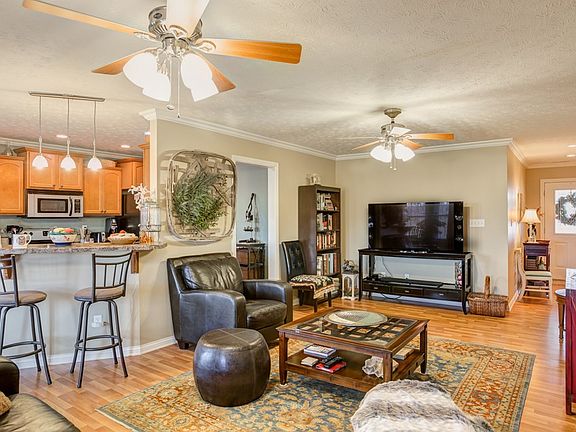 4th image of 5048 Diamond Dr