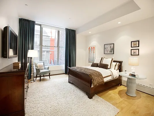 Sold by Sotheby's International Realty | media 18