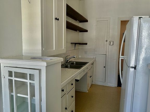 2nd image of 3421 Larissa Dr APT 7
