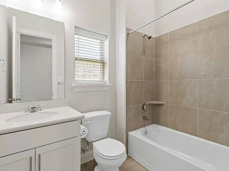 2131 Villa Flora Ln — Photo 9