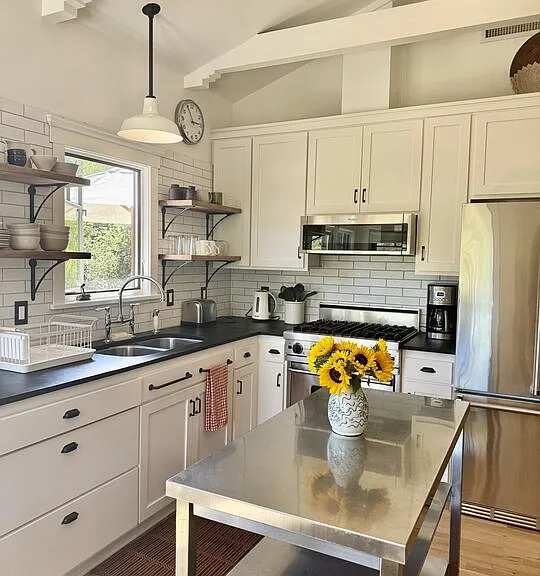 220 France Cir — Photo 11