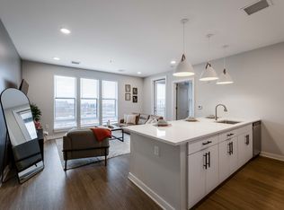 Peer on 7th Student Living, Columbus, OH 43201