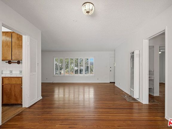 5th image of 1654 Hill St