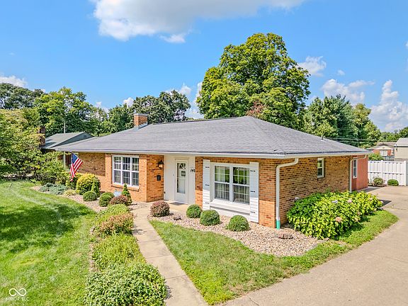 3rd image of 1406 Laurel Dr