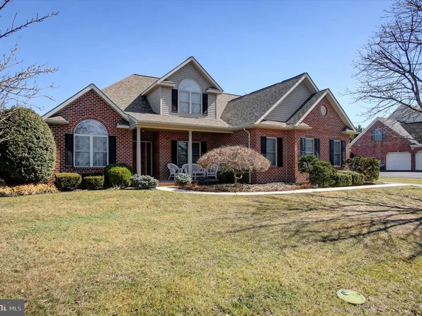 1634 Majestic Dr, Chambersburg, PA 17202
