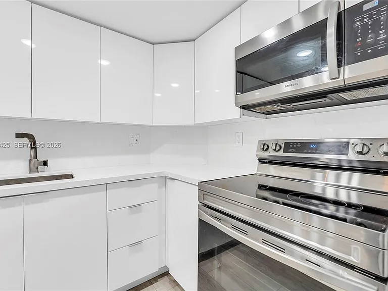 300 Bayview Dr #214 — Photo 6