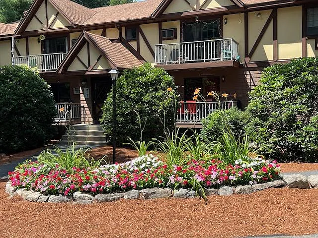 Putnam Village — Photo 18