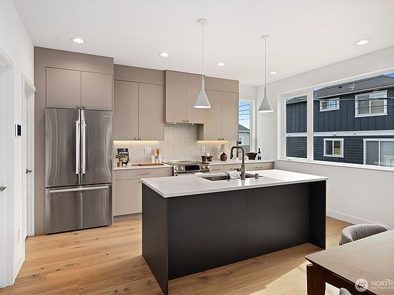 5th image of 4045 44th Avenue SW