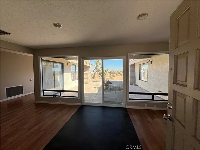 18530 Eucalyptus St — Photo 8