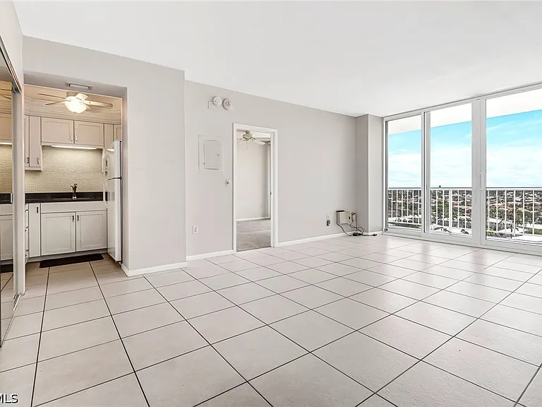 140 Seaview Ct #1504 — Photo 4