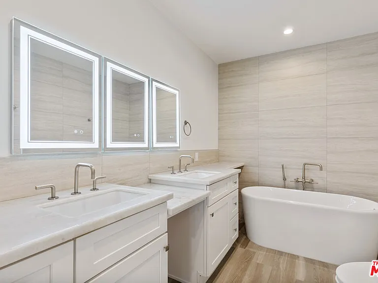 9249 Burton Way #404 — Photo 12