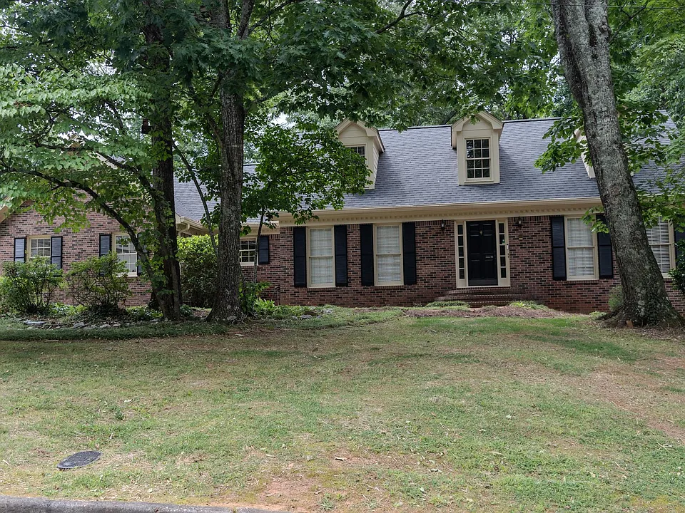 2858 Livsey Dr