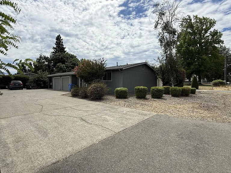 1608 Leonard Rd #A — Photo 2