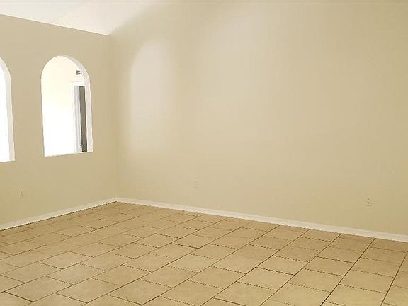 3rd image of 1035 Fox Trail Ave
