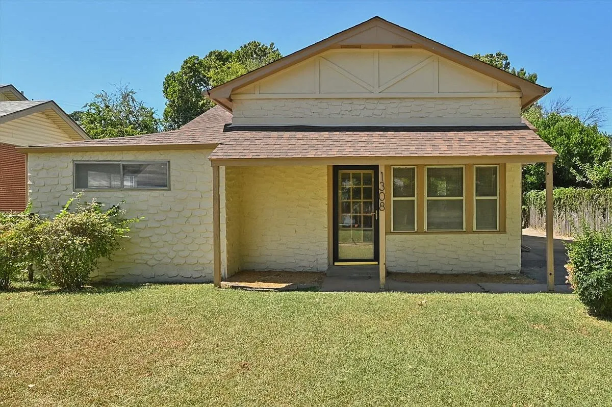2 bed, 1303 sqft, $1,400 — Photo 1