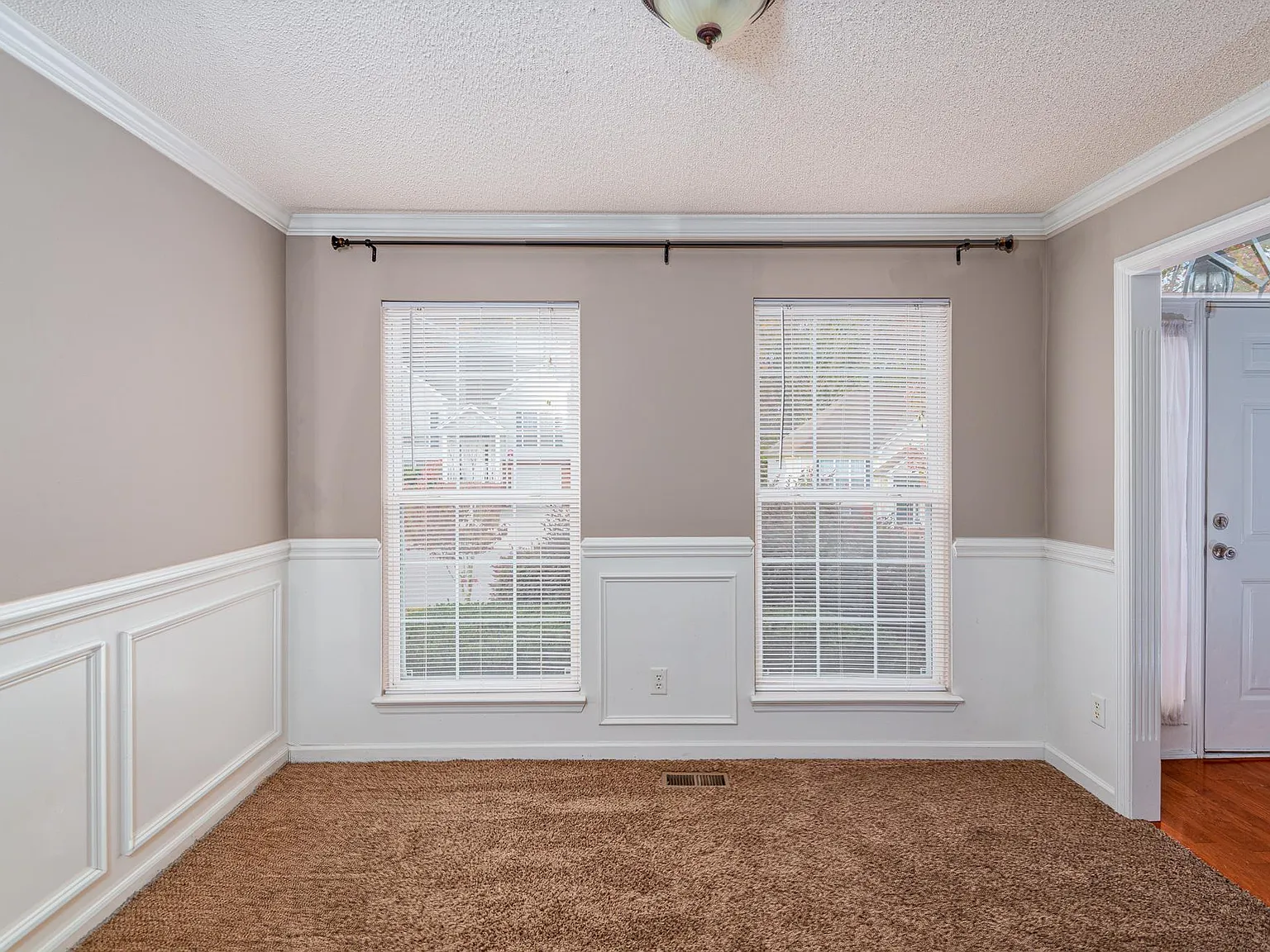 3 bed, 2.5 bath, 1849 sqft, $2,295 — Photo 4