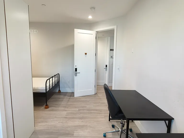 1410 W 37th Pl #B2 — Photo 14