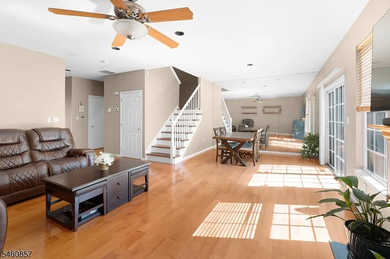 3 bed, 2.5 bath, 1719 sqft, $3,750 — Photo 1