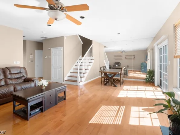 111 Cardigan Ct, Parsippany, NJ 07054
