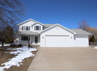 W5876 Blue Bonnet Dr, APPLETON, WI 54915
