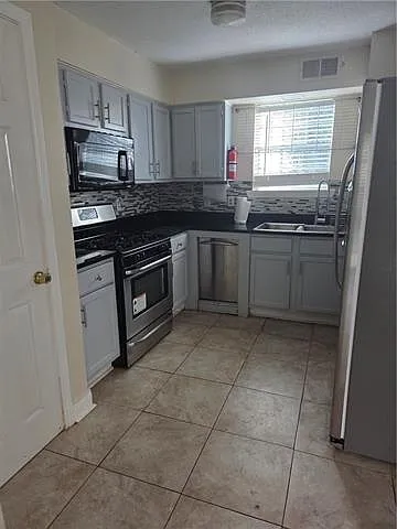 5516 S Robertson St #A — Photo 4