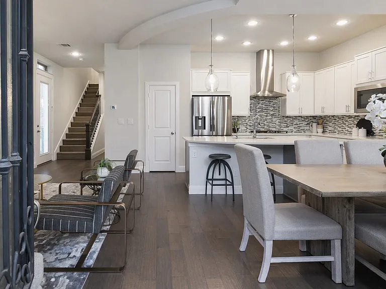 1115 Manacor Ln — Photo 8