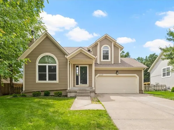 2133 S Stagecoach Dr, Olathe, KS 66062