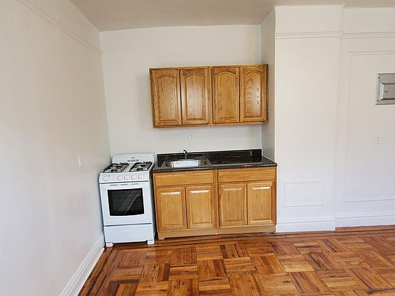 3rd image of 1124 Stratford Ave #C5