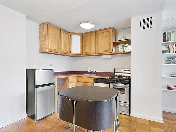 4th image of 6 W 16th St #14DN