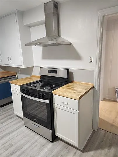 151 S Green St #4 — Photo 1