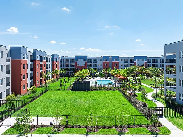Courtyard & Dog Park
