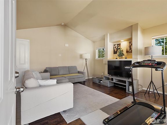 4th image of 1746 Kennedy Place #E5