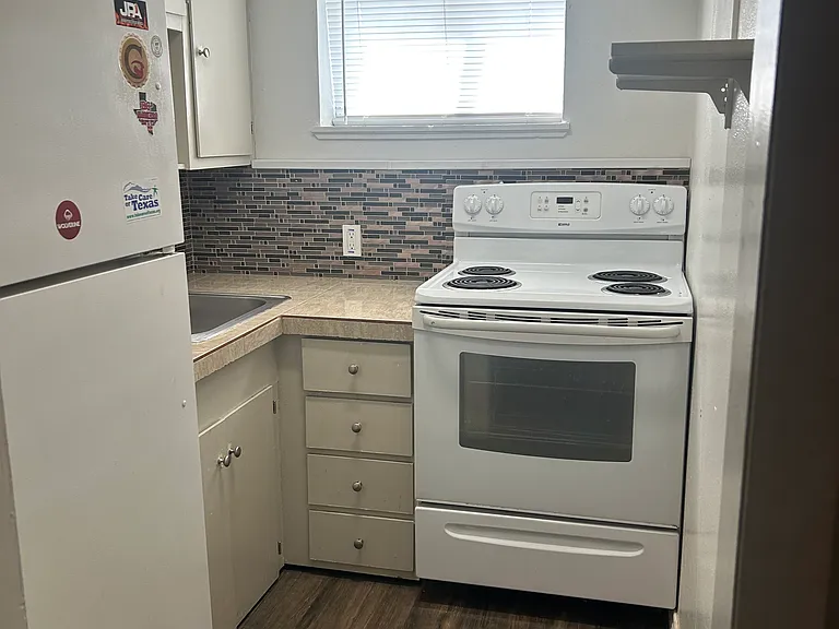 100 Linney Ln #D — Photo 4