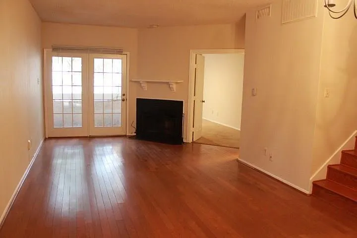 2 bed, 1012 sqft, $1,600 — Photo 4