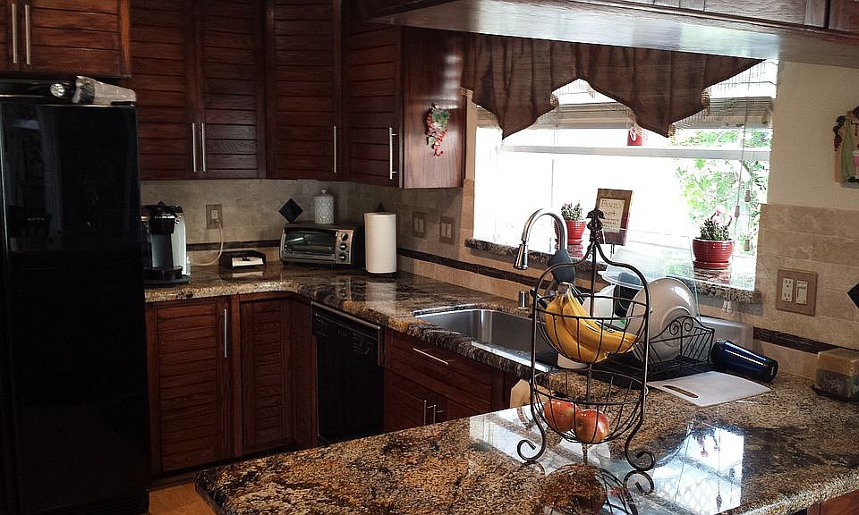 2nd image of 672 Huntington Way