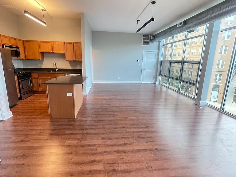 2000 N Milwaukee Ave #301 — Photo 3