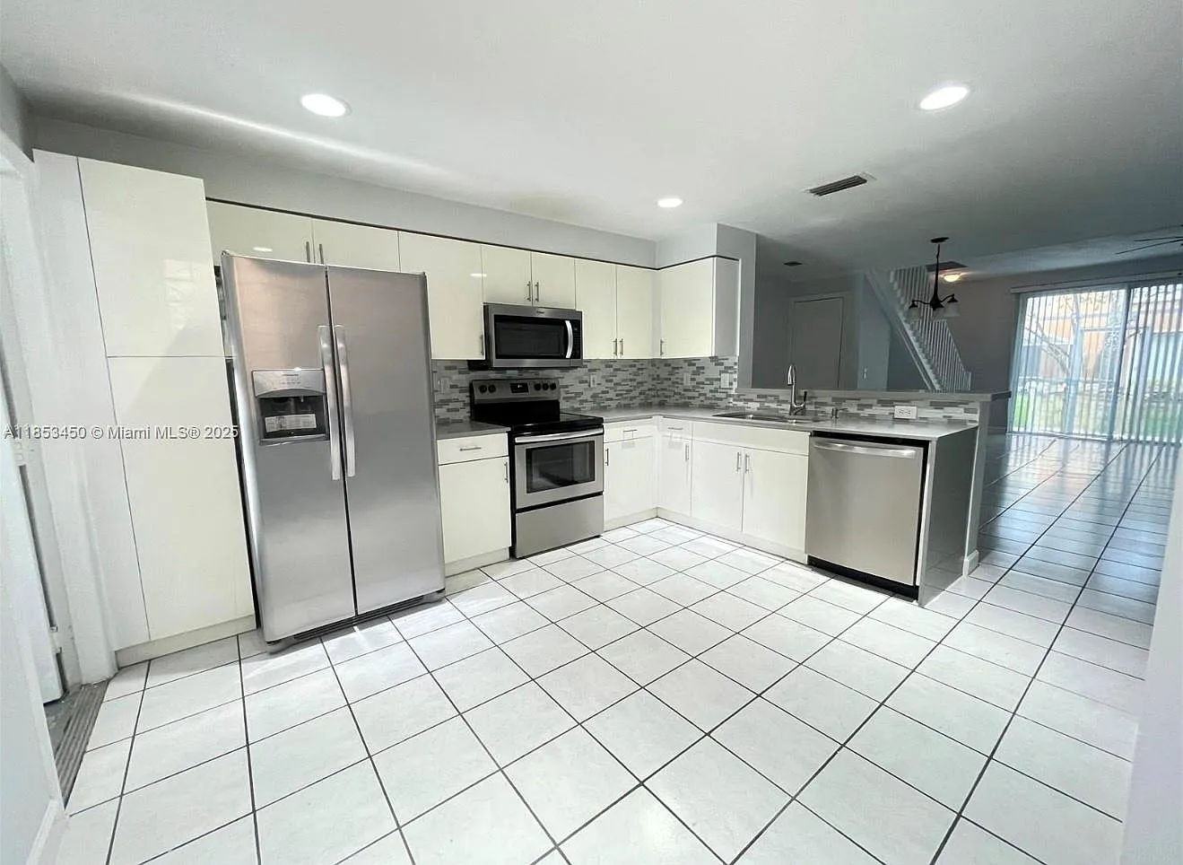 2 bed, 2.5 bath, 1300 sqft, $2,950 — Photo 2