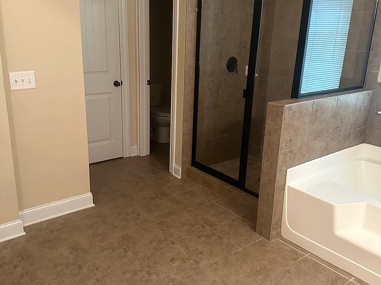 595 Highbranch Cir — Photo 36